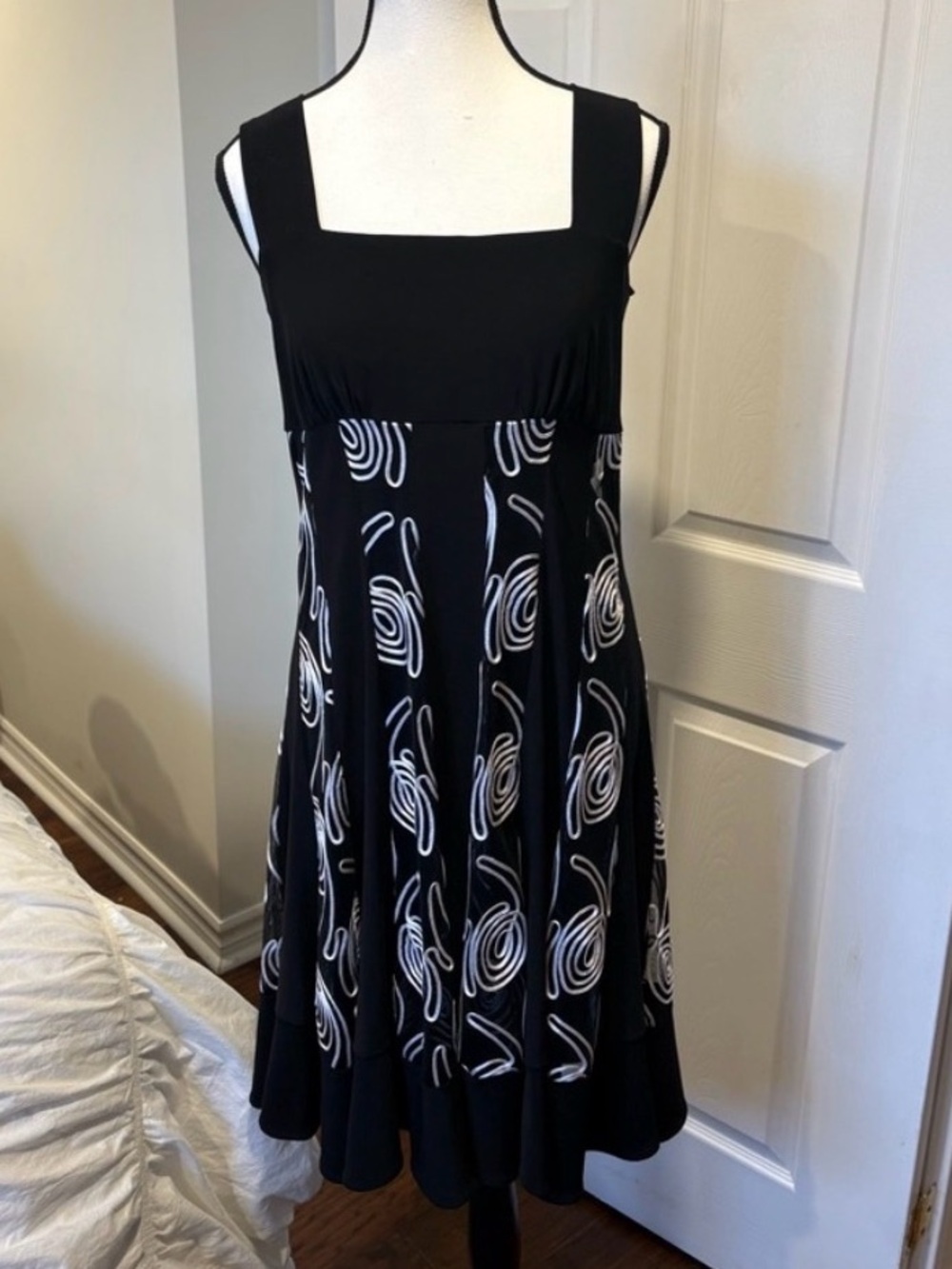 Frank Lyman Black White Abstract Fit & Flare Midi Dress Size 6